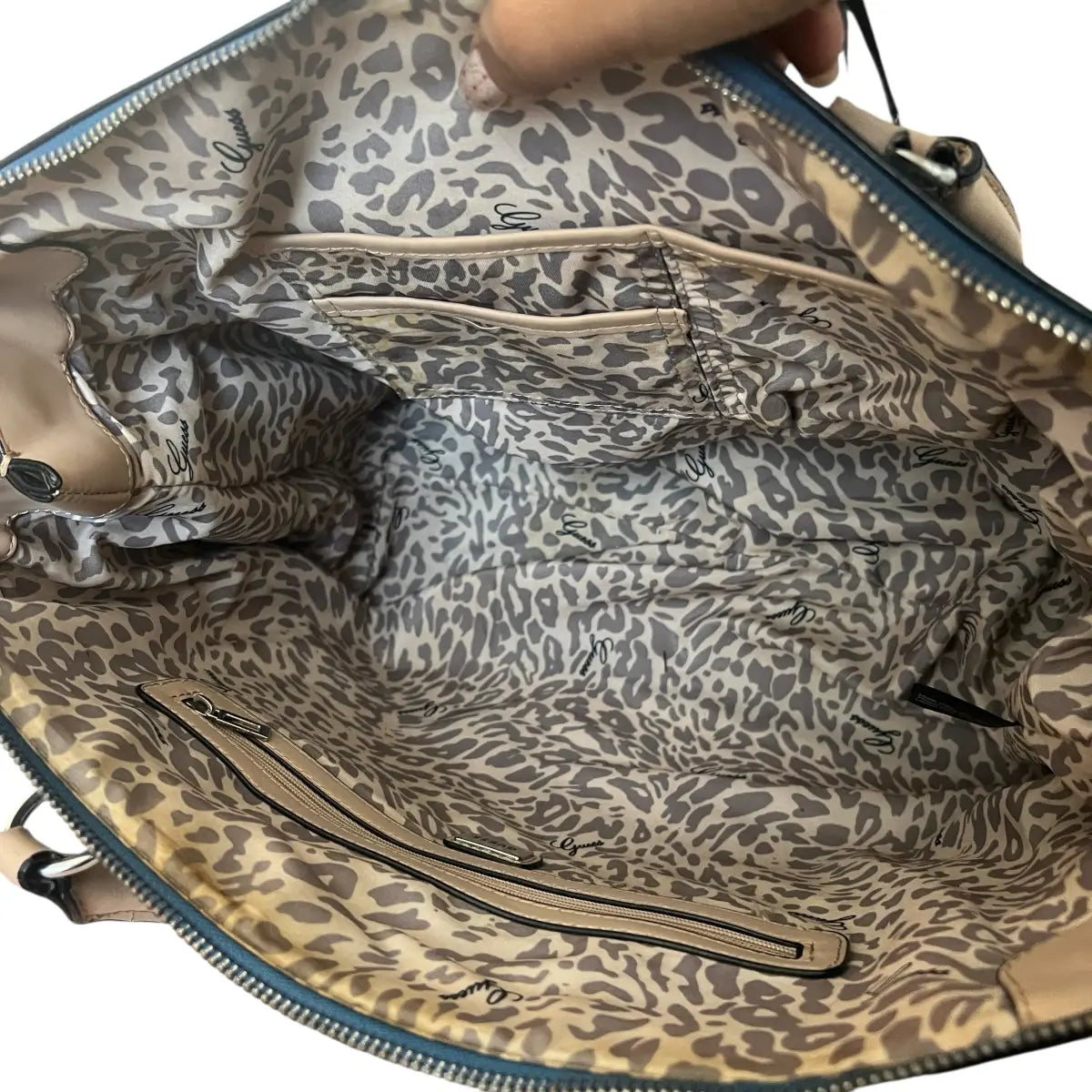 cartera tote Guess logotipada
