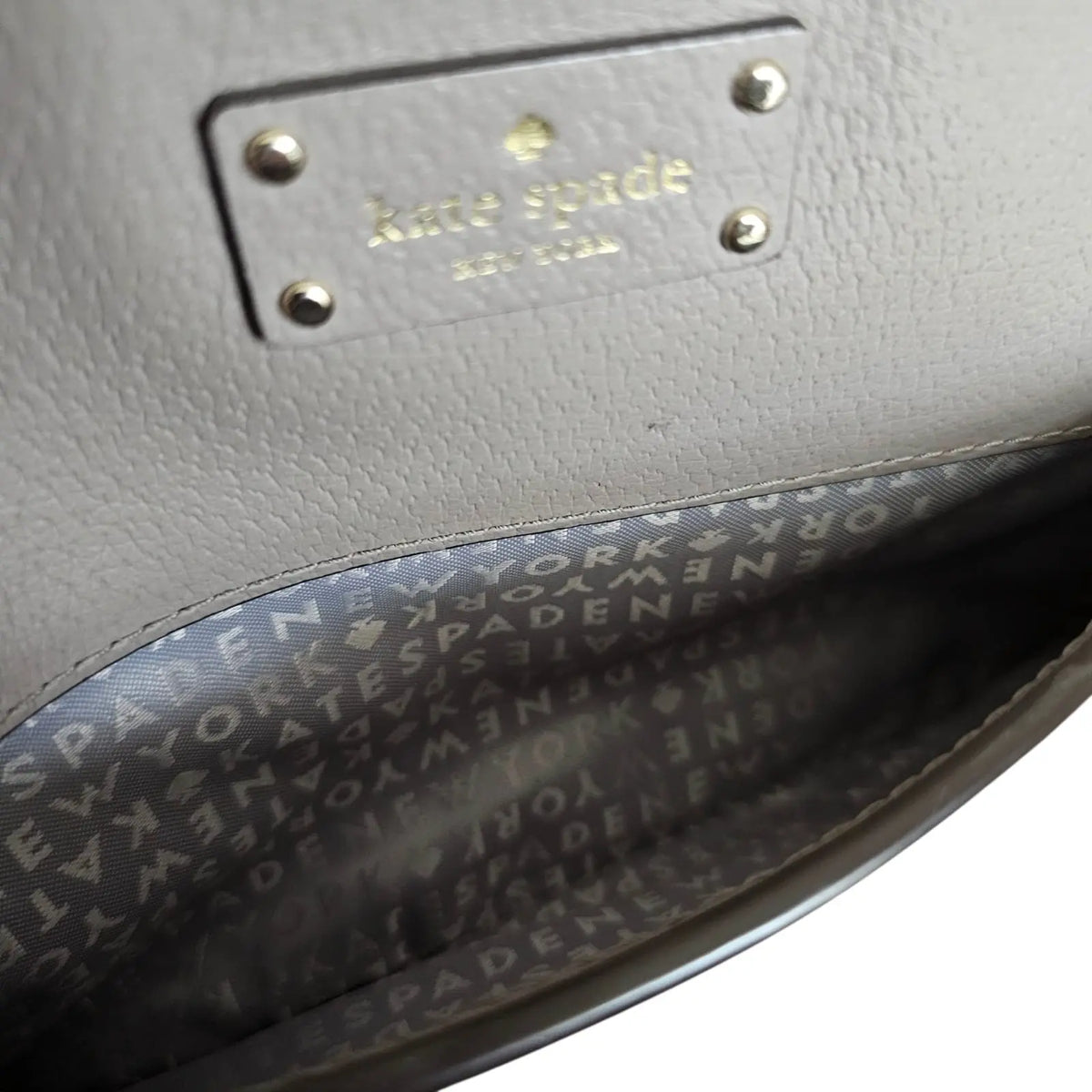 bolso pequeño / bandolera cuero gris kate spade