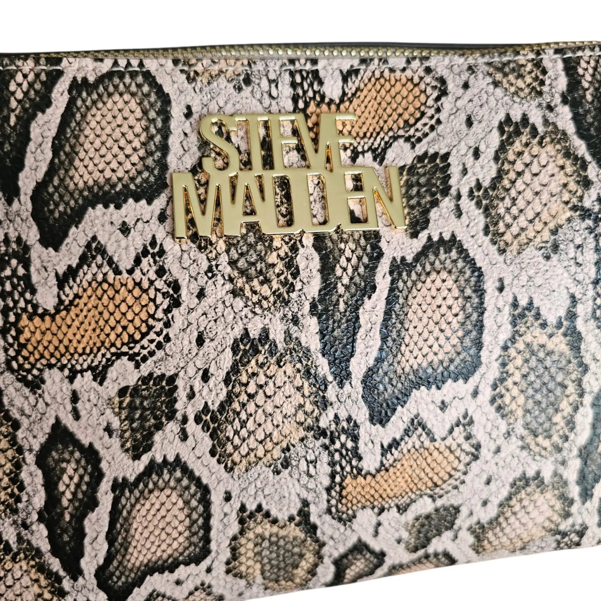 cartera crossbody estampado serpiente rosa steve madden