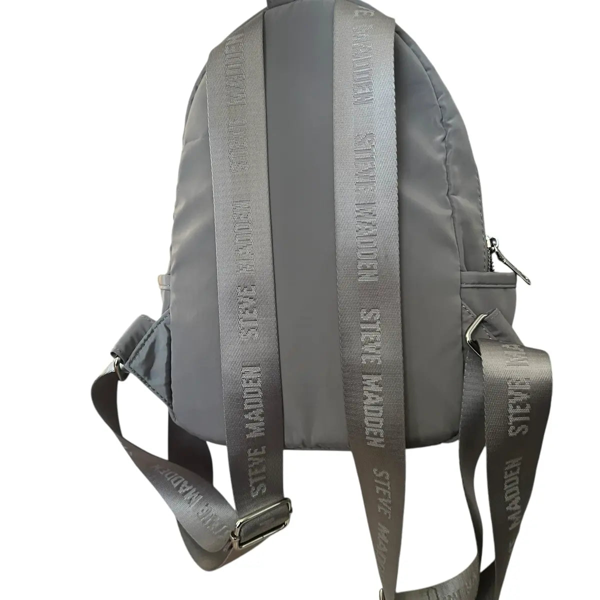 mochila Steve Madden acolchada gris