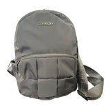 mochila Steve Madden acolchada gris