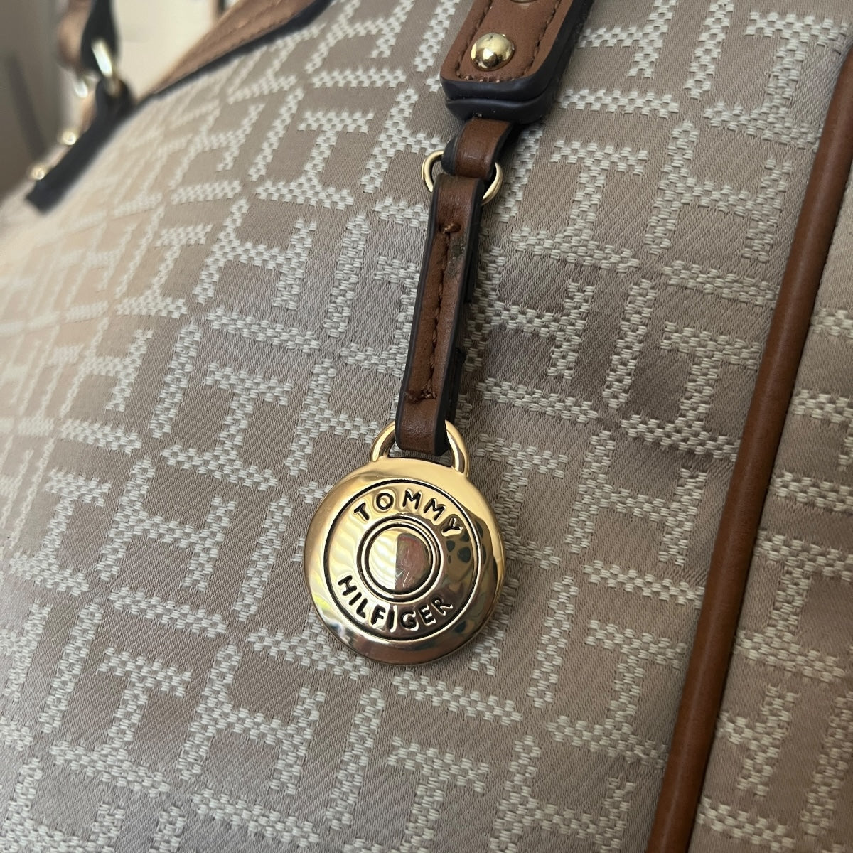 cartera Tommy Hilfiger logotipad café
