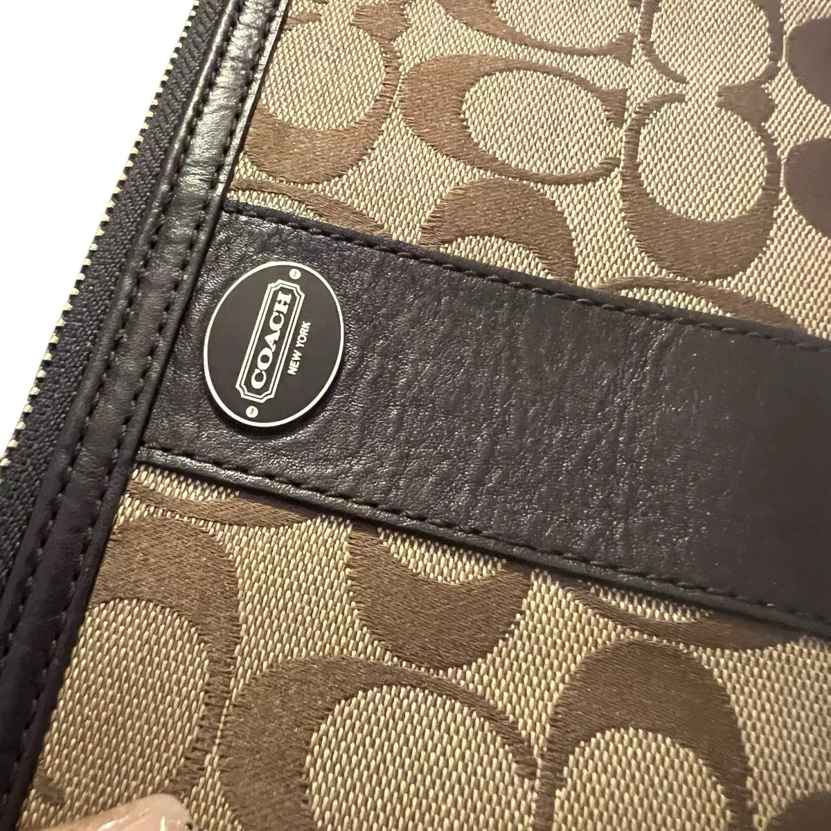 estuche coach lona y cuero logotipado café