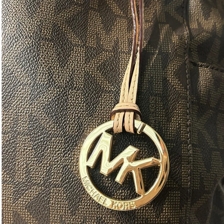 cartera tote Michael Kors café logotipada