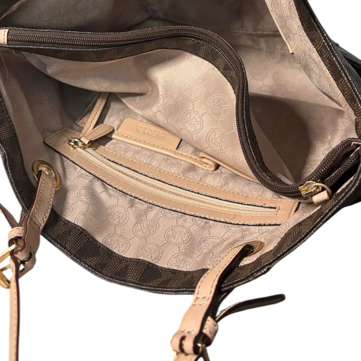 cartera tote Michael Kors café logotipada