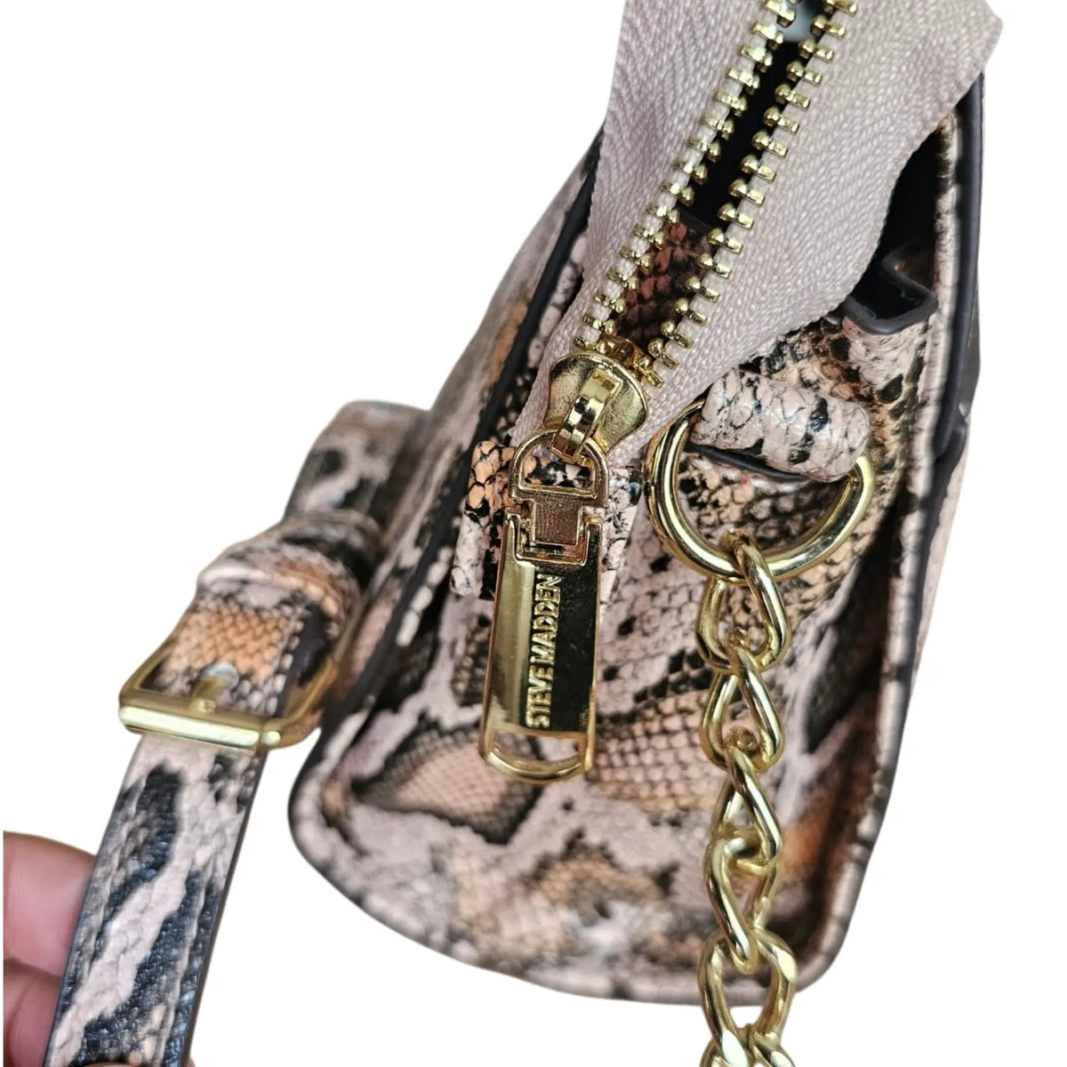 cartera crossbody estampado serpiente rosa steve madden