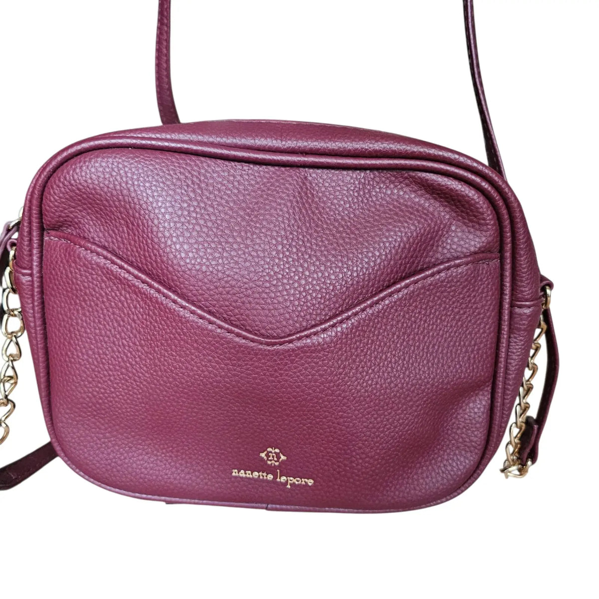 cartera pequeña cruzada color borgoña manette lepore