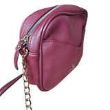 cartera pequeña cruzada color borgoña manette lepore