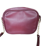 cartera pequeña cruzada color borgoña manette lepore